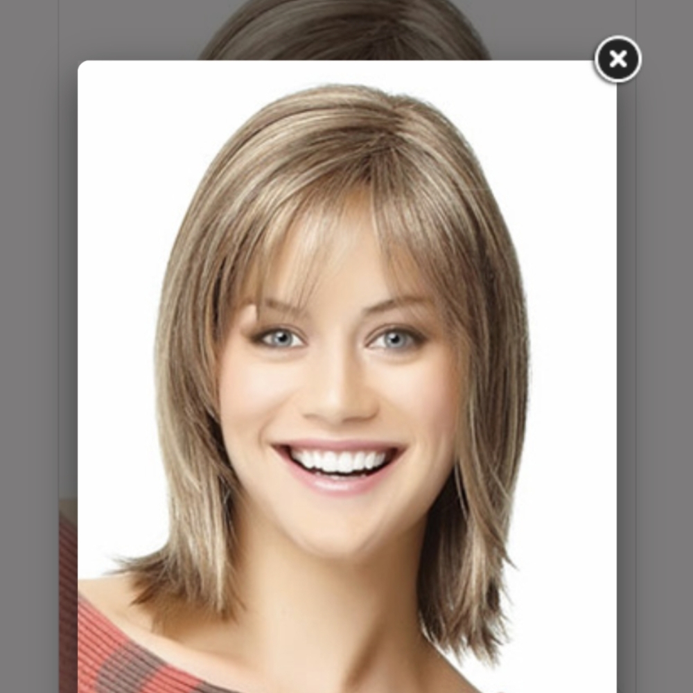 Synthetic hair wig. Blond.